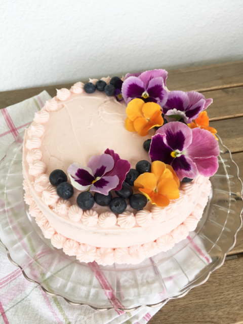 decorate-cake-edible-flowers8 - Life at Cloverhill