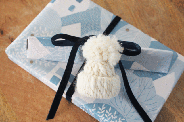 Gift Toppers: Pom Poms and Yarn - Hello Central Avenue