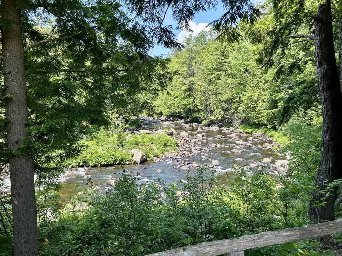 natural-caves-river-lake-george